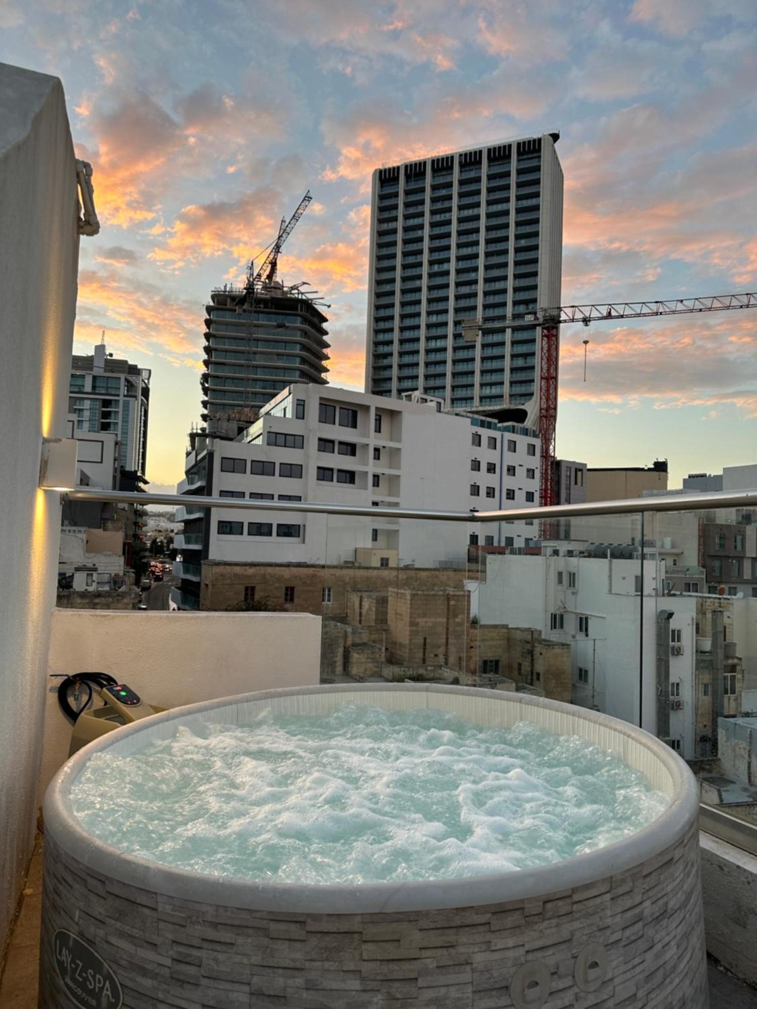 Paceville Sea View Penthouse With Jacuzzi! San Julián Exterior foto