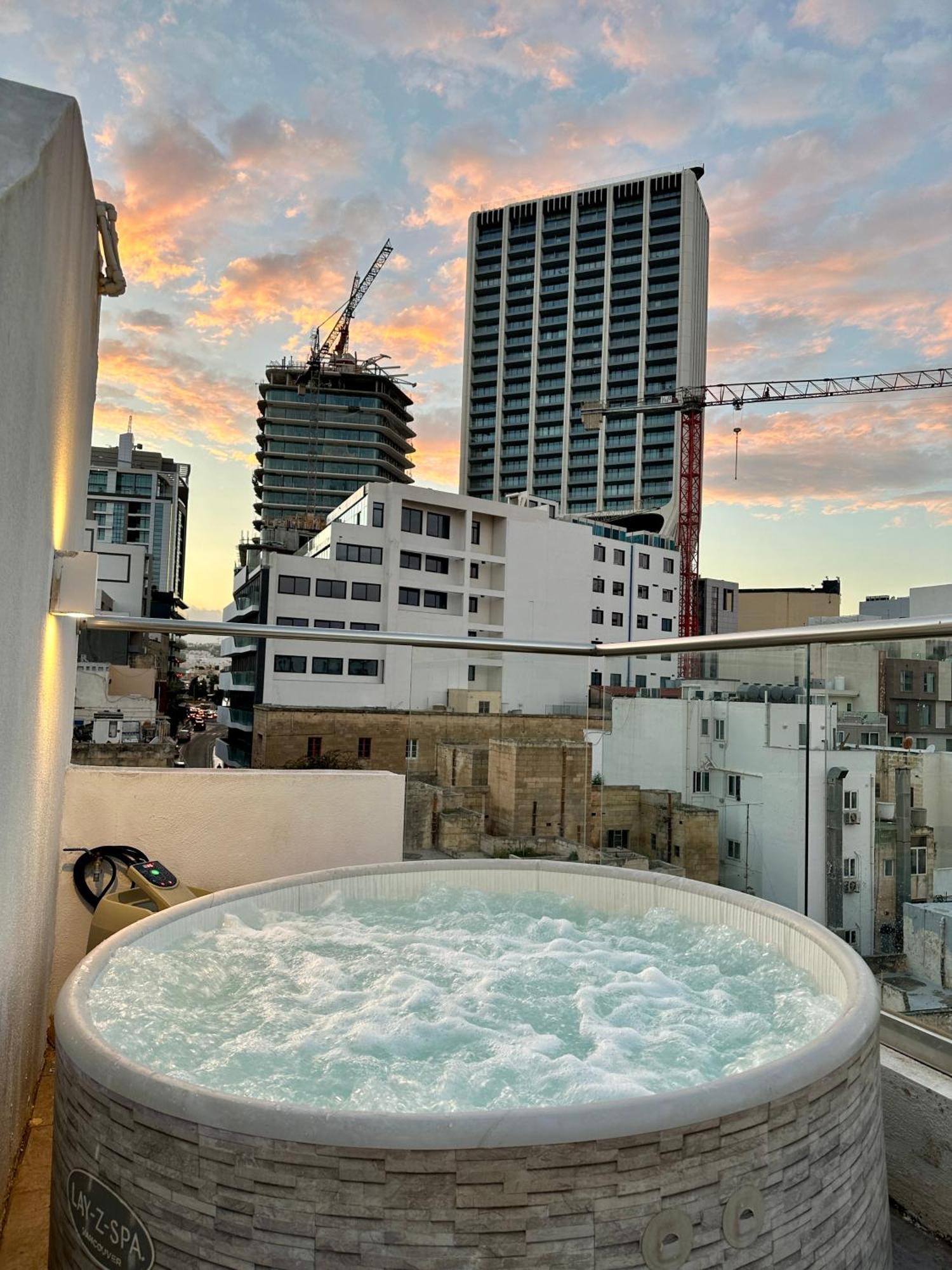 Paceville Sea View Penthouse With Jacuzzi! San Julián Exterior foto